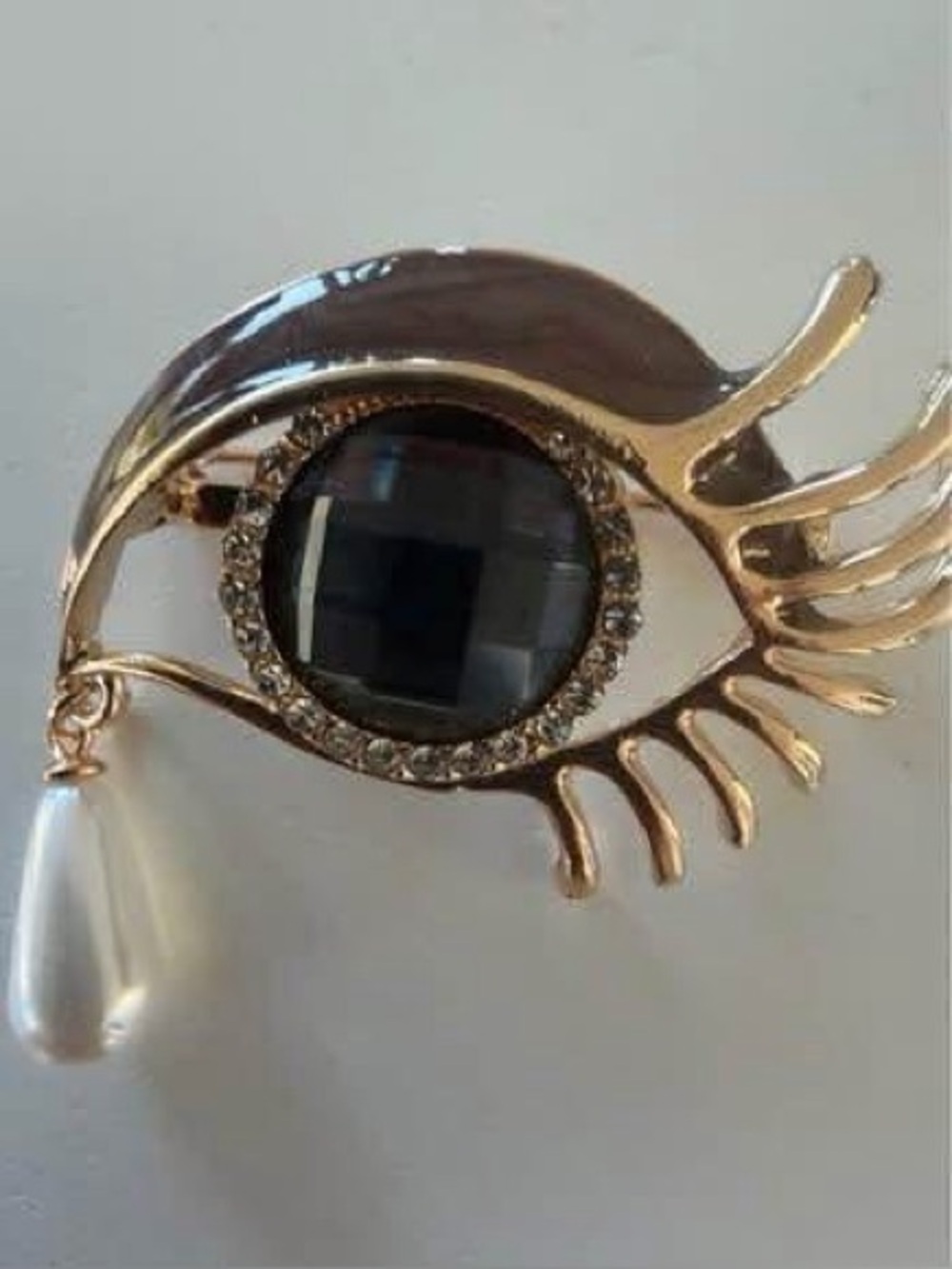UNIQUE TEAR DROP GOLD PLATED COSTUME JEWELLERY BROOCH